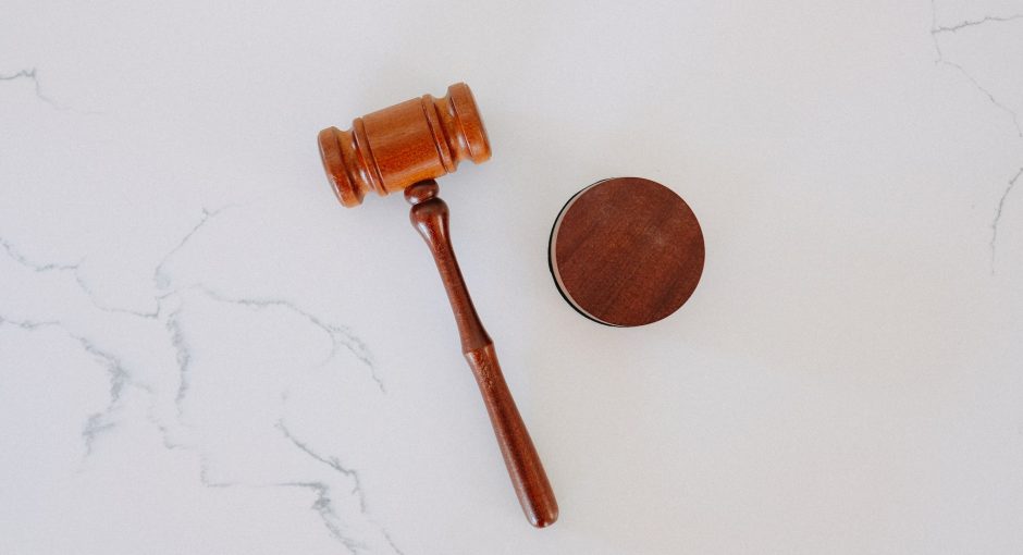 law symbol hammer