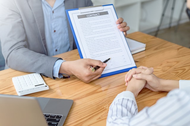 person asking for sign up the contract